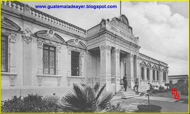 Se Inaugura la Escuela de Medica y Farmacia