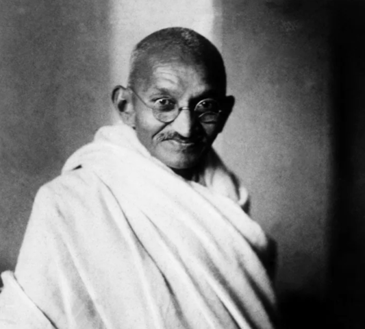 EDAD CONTEMPORÁNEA 1915 D.C Mahatma Gandhi conduce protestas en la India
