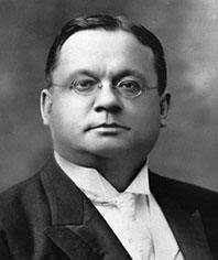 El rector de la universidad de Chicago, W. Rainey Harper fundó un departamento de enseñanza por correspondencia.