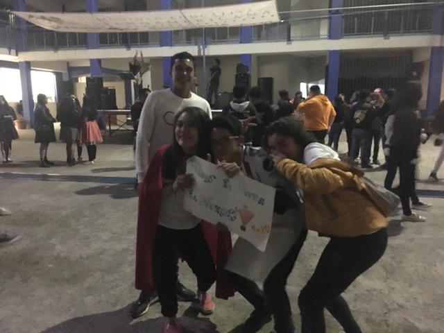 Fui a una tardeada con mis amigos de la secundaria