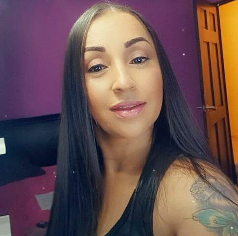 Stephanie Rivera, hija, nació en 1984 y puso su salón de belleza en 2017