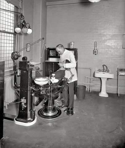 El Instituto Dental pasa a ser dependencia de la escuela de Medicina y Farmacia