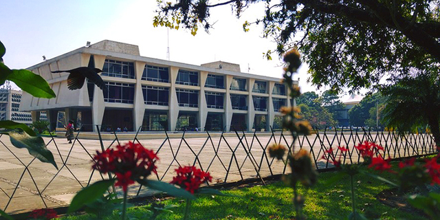 Nuevamente se translada la facultad de medicina