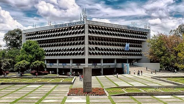 Facultad de Medicina en el campus central