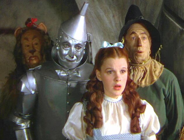 Se estrena The wizard of Oz con Judy Garland, largometraje en technicolor.