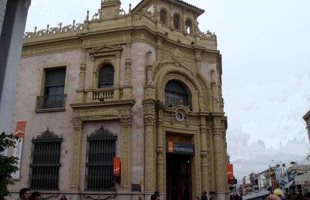 Fundación del Banco Hipotecario.