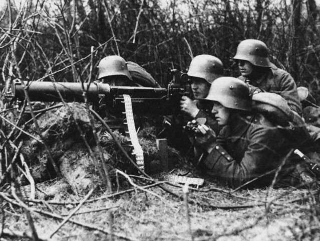 L'Italia dichiara guerra alla Germania; Battaglia di Verdun tra francesi e tedeschi