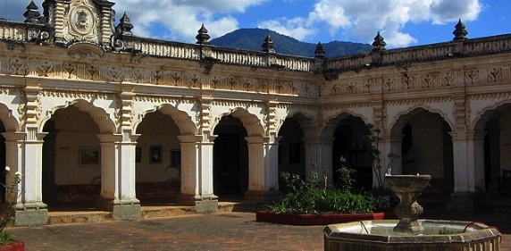 Llegada de la autorización de la fundación de la Universidad