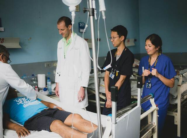 Se institucionaliza el internado rotatorio y los convenios entre los hospitales estatales y la Facultad de Ciencias Médicas