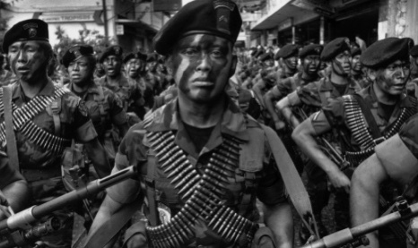 GOLPES A LA POBLACIÓN