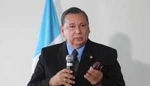 Doc. Alfonso Fuentes Soria desempeña el papel de Rector de la Universidad