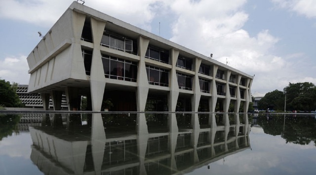 La universidad recobra su nombre original