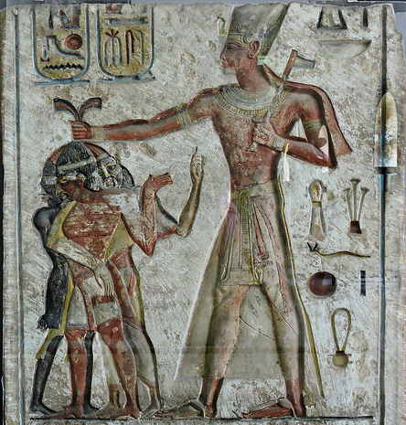 Ramses II afferra i nemici per i capelli