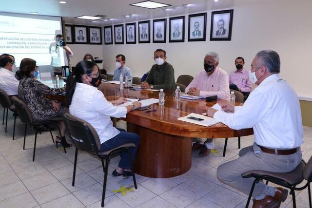 El Estado Mexicano, instituye el Sistema Integral de Formación de docentes.