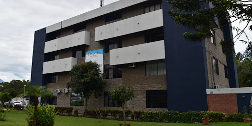 Escuela de medicna, farmacia y dental deja el campus central