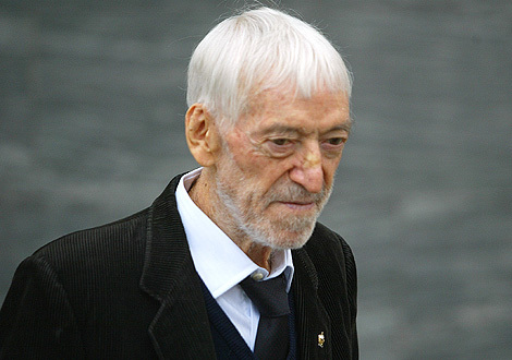 •	PRIMERA GRADUACION DE MEDICINA