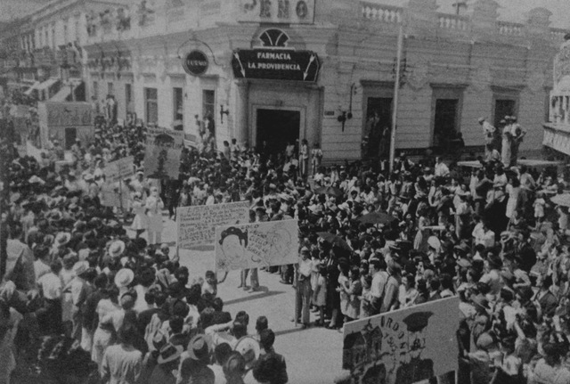 •	FACULTADES Y DESFIILES