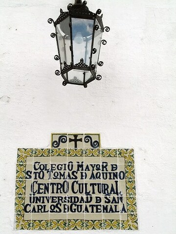 Fundación de “Colegio de Artes, Teología y otras ciencias”.