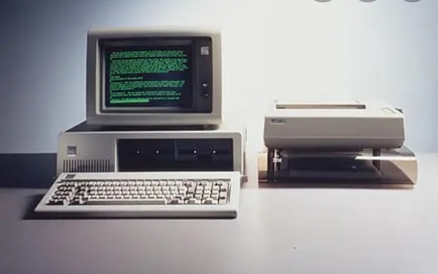 1981 primera computadora personal de IBM.