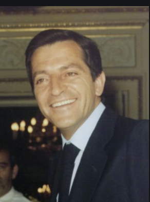 ADOLFO SUAREZ ES PRESIDENT ANOMENAT PEL REI