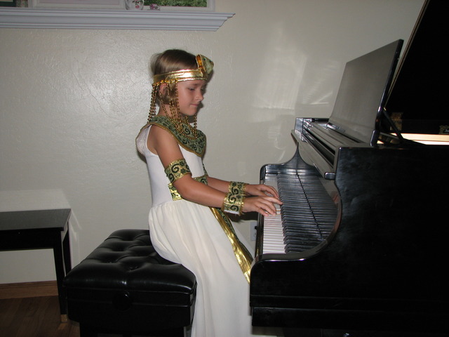 I started piano lessons!!