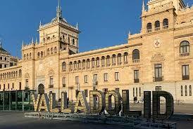 Ingresa en la Academia Imitatoria, primer círculo literario madrileño.