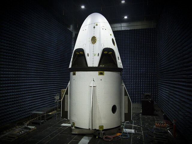Aparells: Space X Dragon 2
