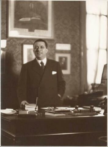 Arnoldo Mondadori fonda la casa editrice Mondadori