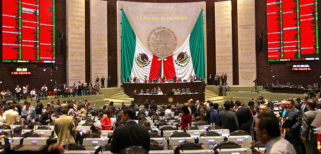 El Ejecutivo Federal decreta que se modifica el artículo 6, apartado A, fracción VIII.