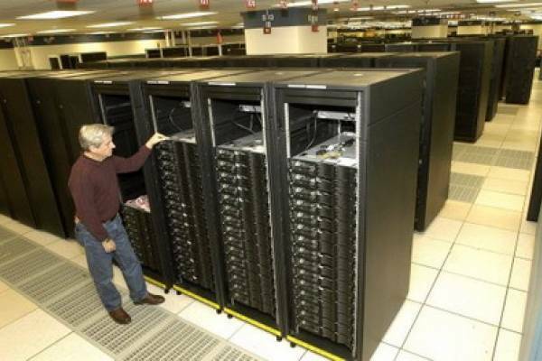 La supercomputadora IBM Roadrunner es presentada como la más veloz