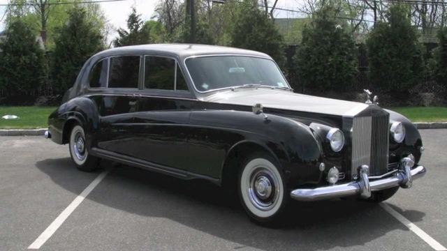 Автомобиль, на котором ездили члены королевской семьи