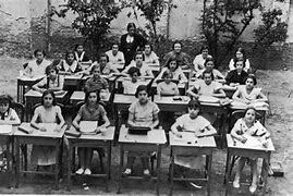 Giner de los Ríos crea la Institución Libre de Enseñanza. (octubre)