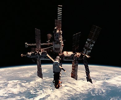 Primera estació espacial de recerca a estar habitada de manera permanent: MIR