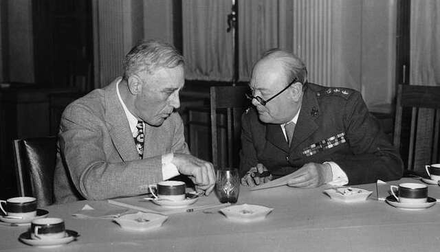 Roosevelt and Churchill sign Quebec Agreement