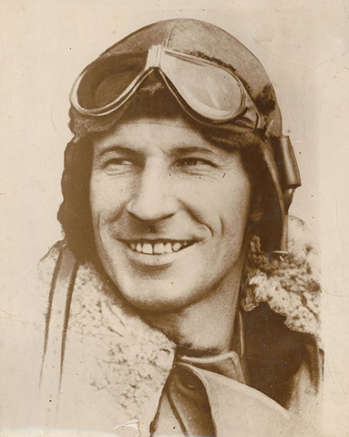 Charles Kingsford Smith crosses the Pacific