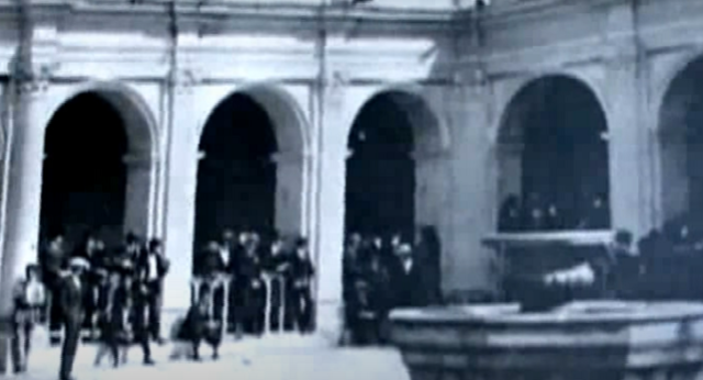 Se ordeno la construcción del edificio