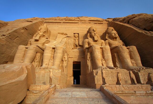Le statue di Ramses II nel tempio di Amon ad Abu Simbel
