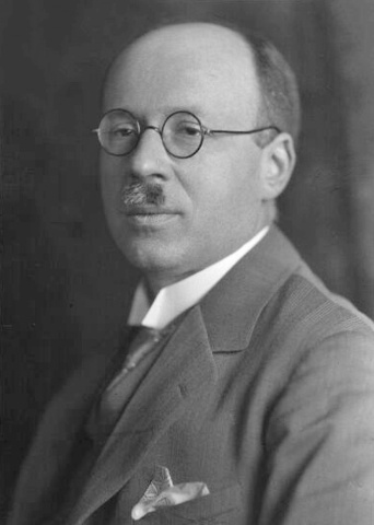 L. Ruzicka obtuvo las hormonas testosterona y androsterona a partir de colesterol.