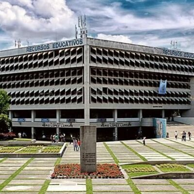 Timeline: Historia de la Universidad de San Carlos y la Facultad de Ciencias Médicas