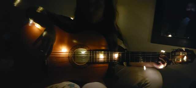 התחלתי לנגן בגיטרה