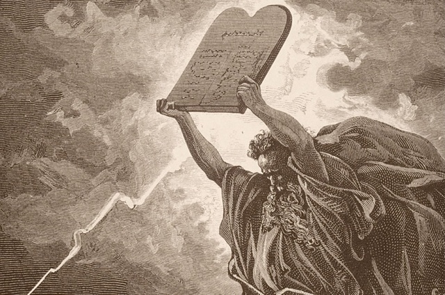Moses gives Israelites the 10 commandments