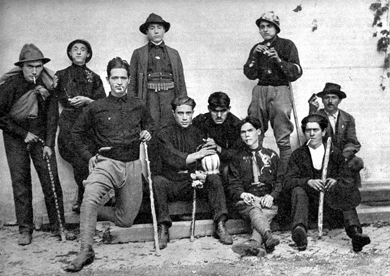 Le 'squadre' fasciste picchiano e uccidono oppositori