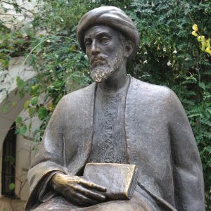 Maimónides.