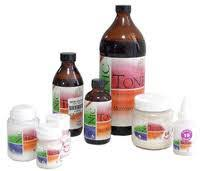 Se observó que el cemento de silicato tenía desventajas en solubilidad, potencial de irritación de pulpa y desecación por ello se inventaron las resinas de metacrilato de metilo de relleno directo