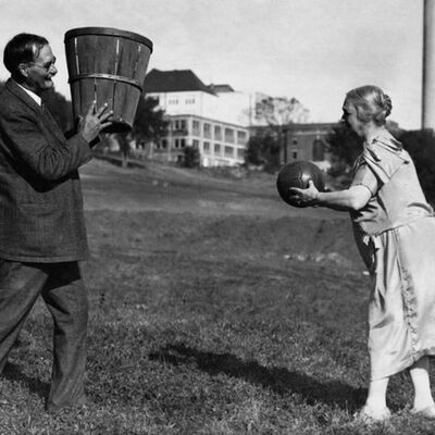 Timeline: ORÍGENES Y  ÉPOCA  MODERNA DEL BALONCESTO