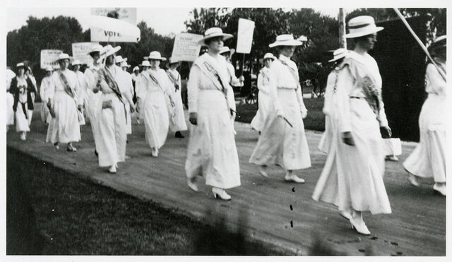 Tennessee becomes the 36th state to ratify the 19th Amendment