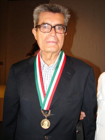 Se lleva a cabo el octavo Foro Nacional de Turismo Cancún 2010. Durante el evento se reconoce la labor de Ernesto Fernández Hurtado.