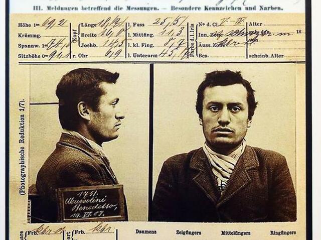 Mussolini viene arrestato