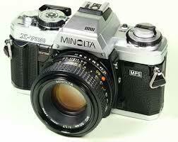 La cámara de 35 mm, que requería película pequeña y que estaba, en un principio, diseñada para el cine, se introdujo en Alemania.