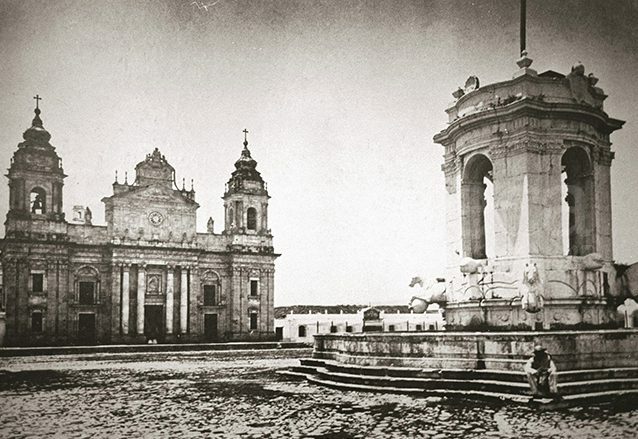 Es colocada la primera piedra de la Catedral